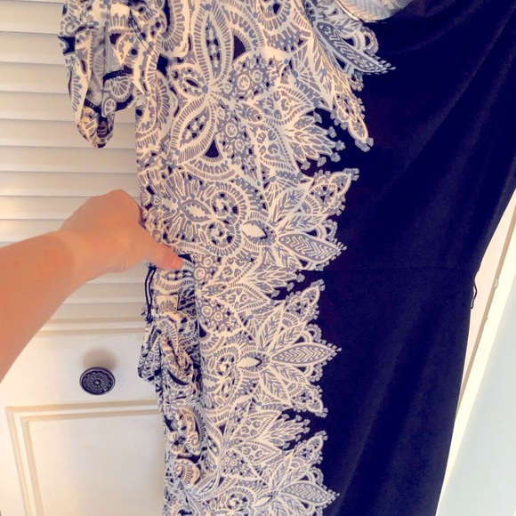 BCBG MAXAZARIA Dark Navy Blue, White and Grey Dress bodycon with side ruching. - Picture 4 of 6